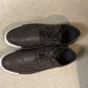 I’m a brand new snickers size 10.5 gray